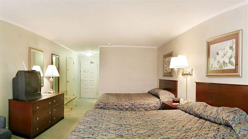Red Roof Inn & Suites Lexington - Hamburg Zewnętrze zdjęcie